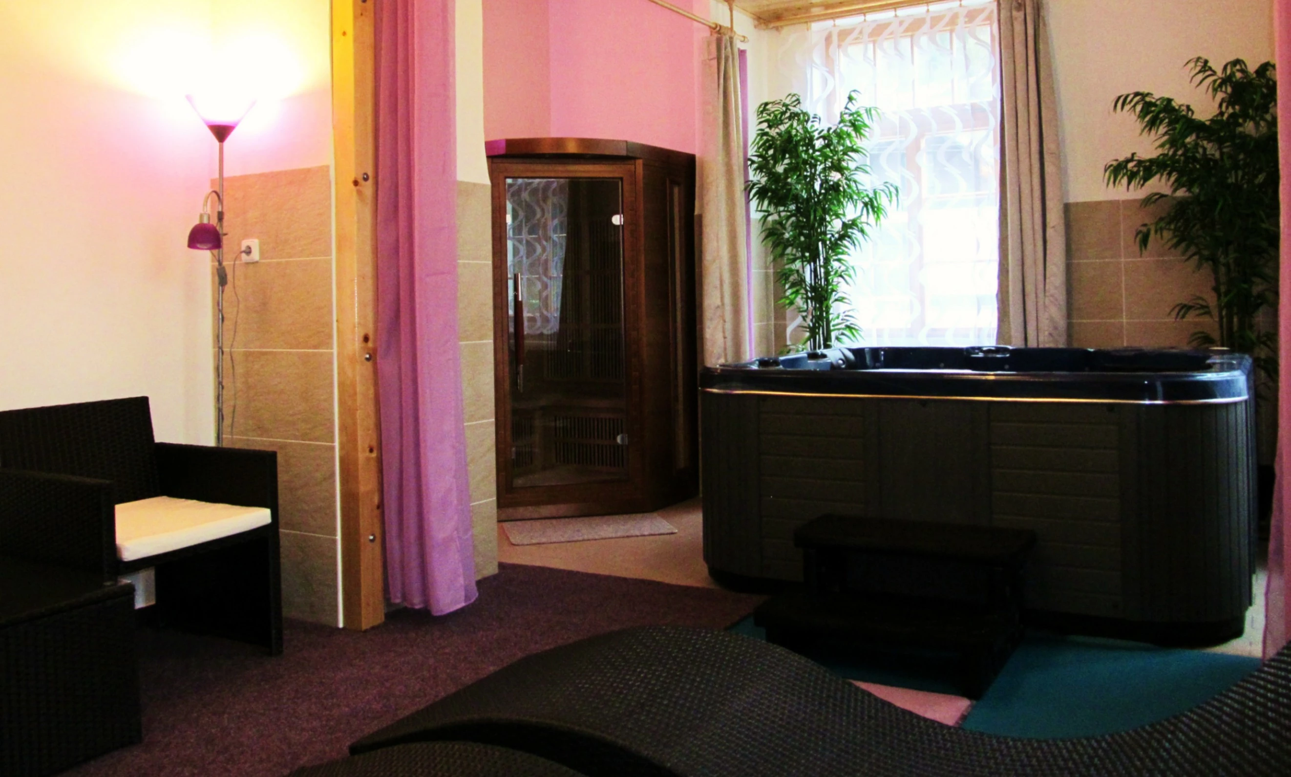 Ubytování Český ráj, hotel Starý mlýn, interiér, wellness - vířivá vana a sauna